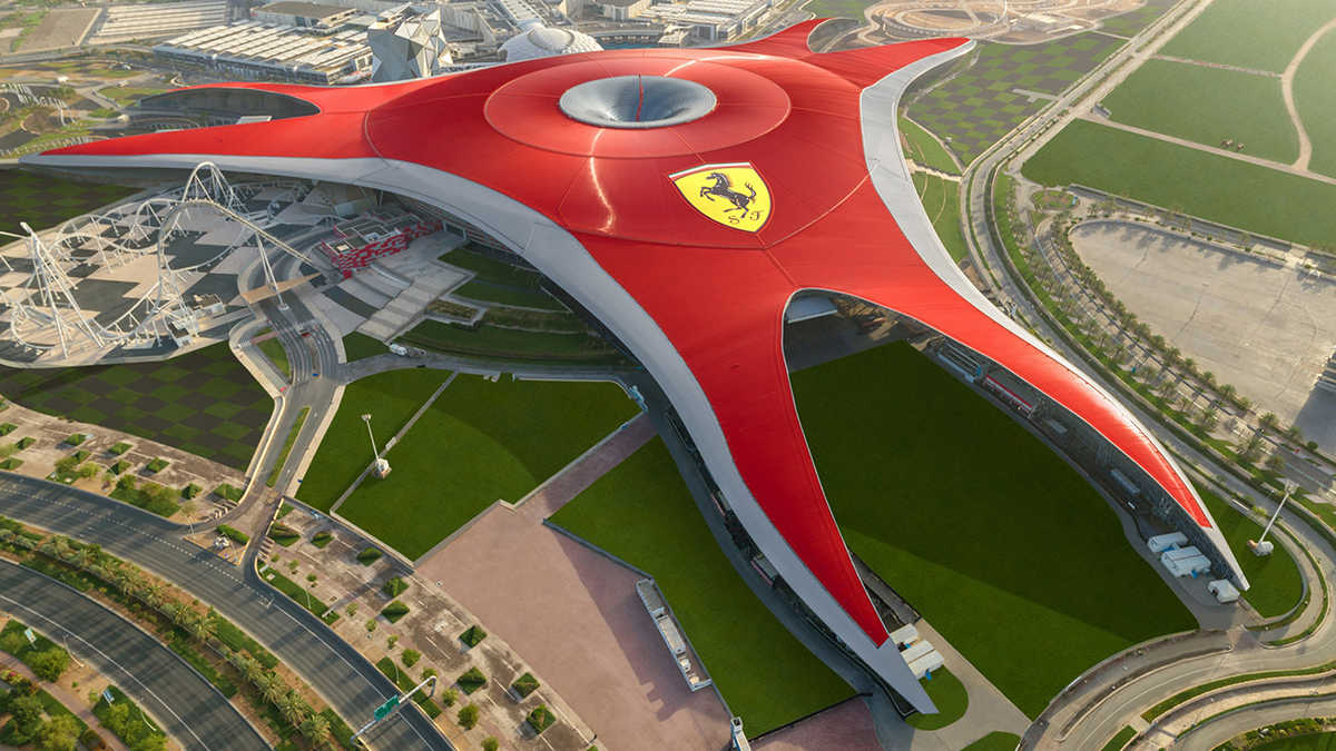 Парк аттракционов Ferrari World в ОАЭ