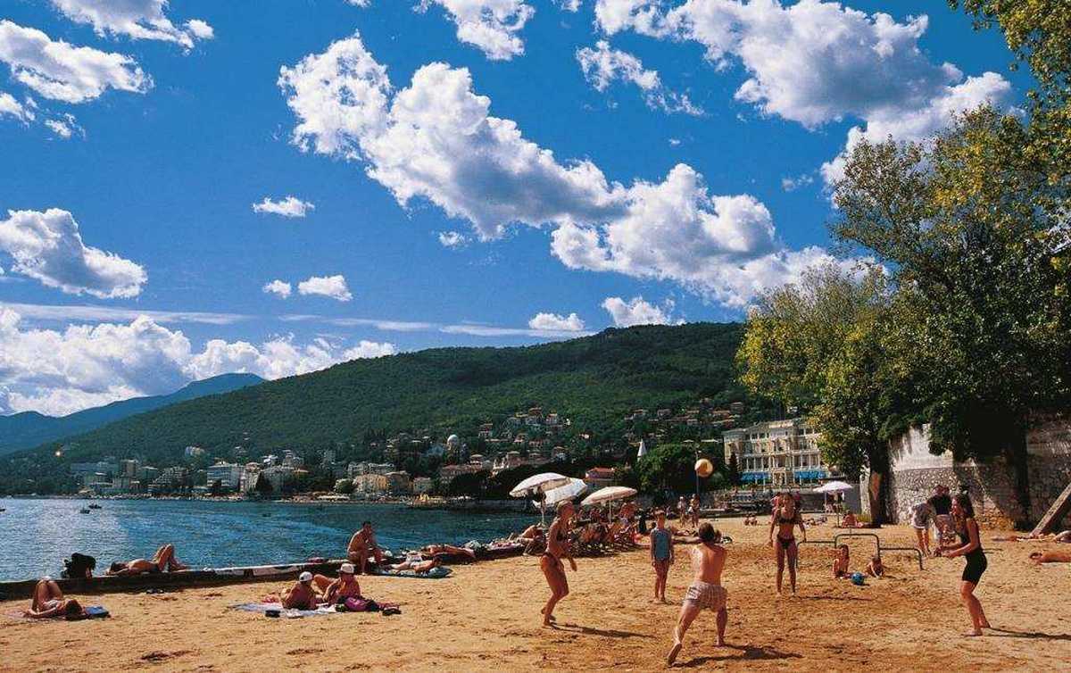 пляж в Опатии в Хорватии