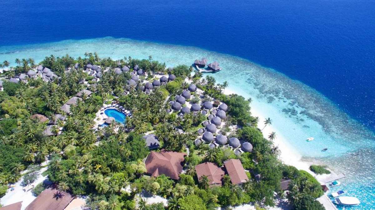 Отдых в отеле Bandos Island Resort 4* на Мальдивах